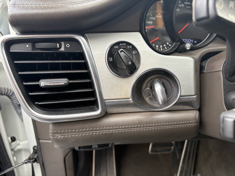 2014 Porsche Panamera Image 27