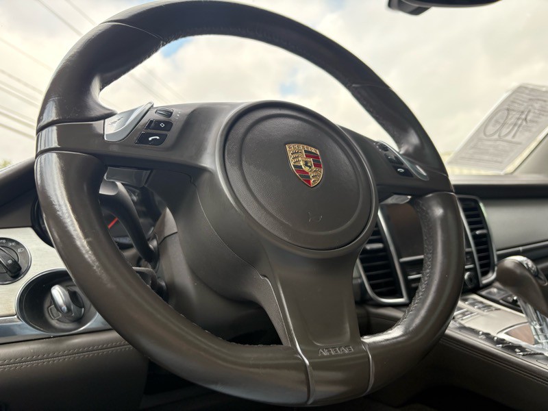 2014 Porsche Panamera Image 28