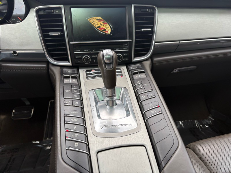 2014 Porsche Panamera Image 30