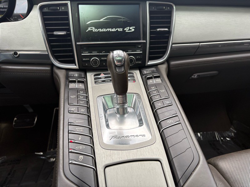 2014 Porsche Panamera Image 31