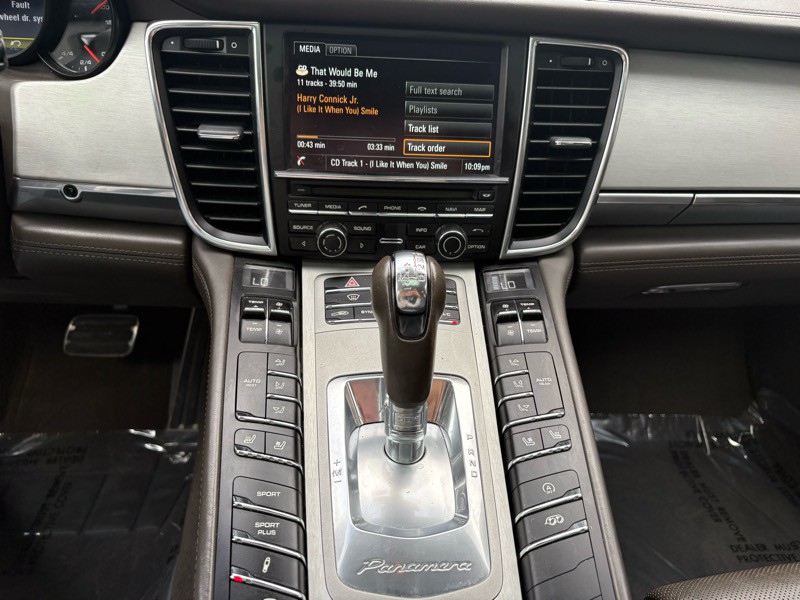2014 Porsche Panamera Image 32