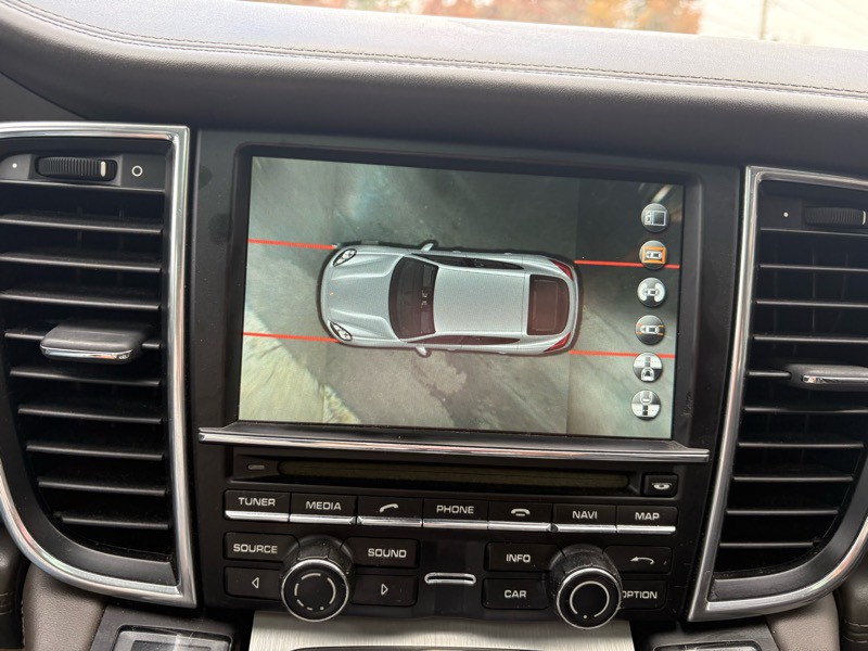 2014 Porsche Panamera Image 35