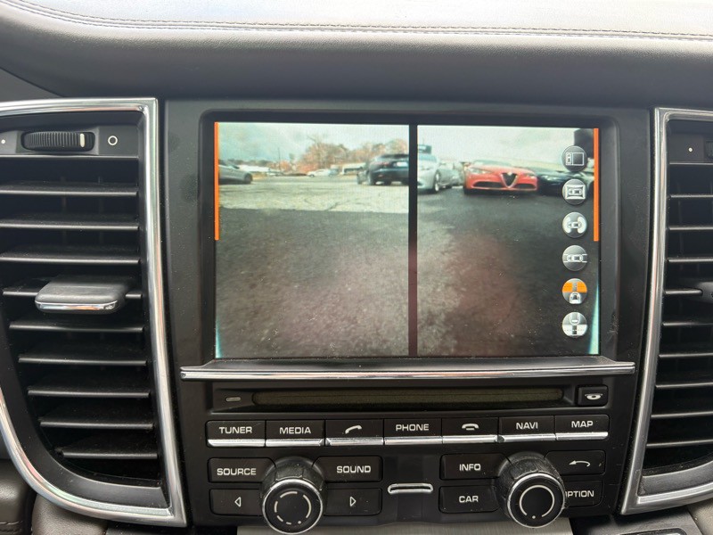 2014 Porsche Panamera Image 36