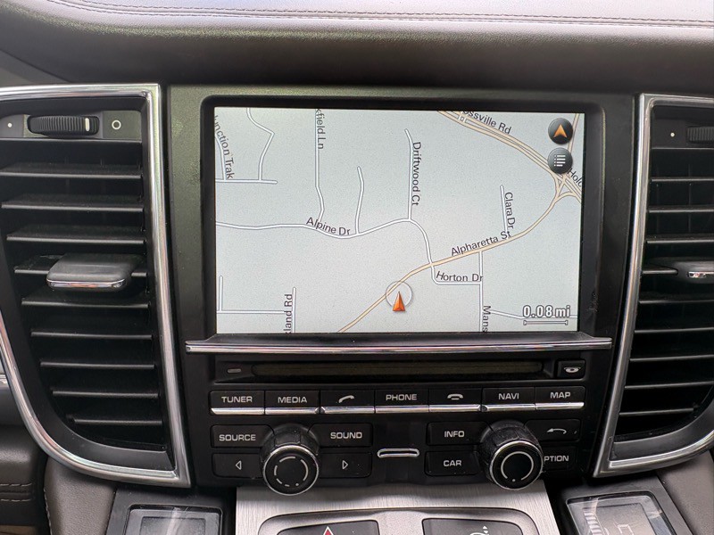 2014 Porsche Panamera Image 38