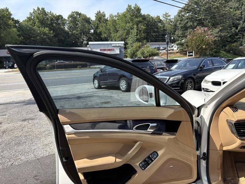 2012 Porsche Panamera Image 11