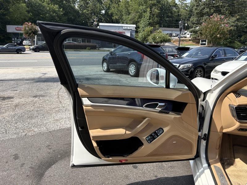 2012 Porsche Panamera Image 12