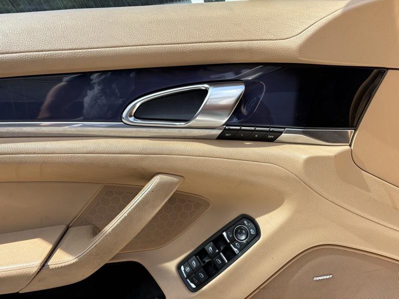2012 Porsche Panamera Image 13