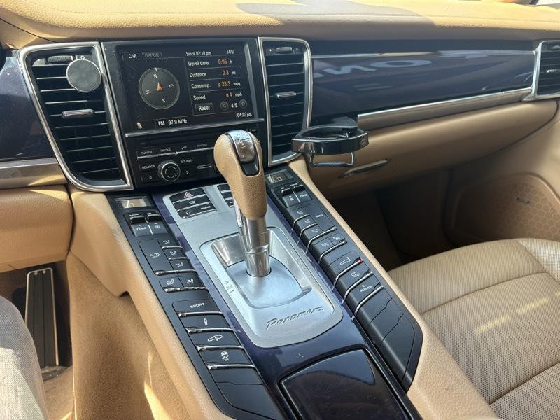 2012 Porsche Panamera Image 17