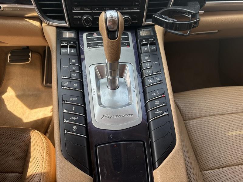 2012 Porsche Panamera Image 18