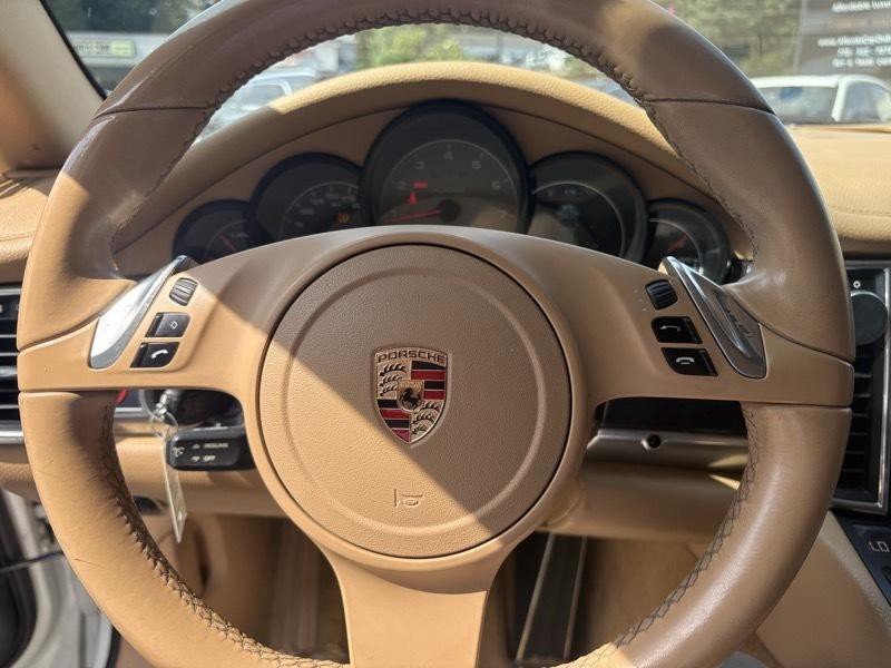 2012 Porsche Panamera Image 22