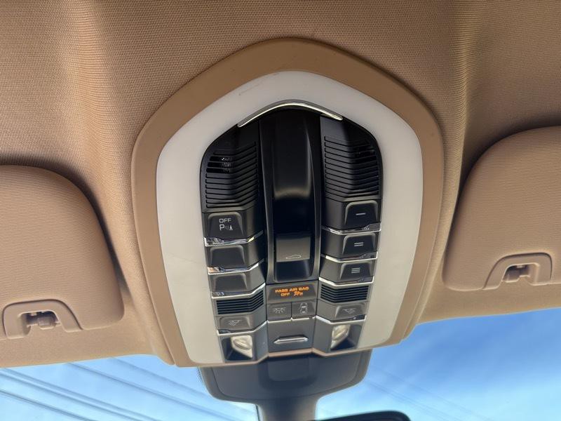 2012 Porsche Panamera Image 24