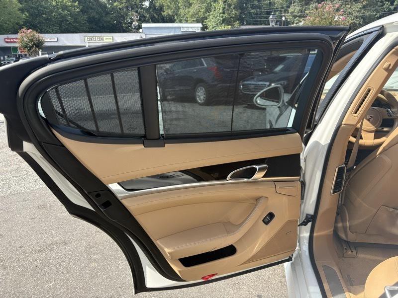 2012 Porsche Panamera Image 26