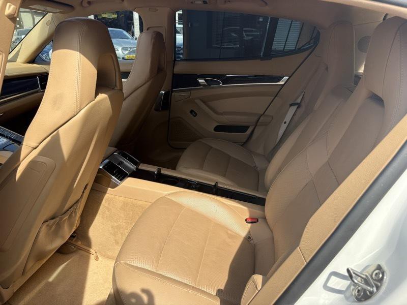 2012 Porsche Panamera Image 27