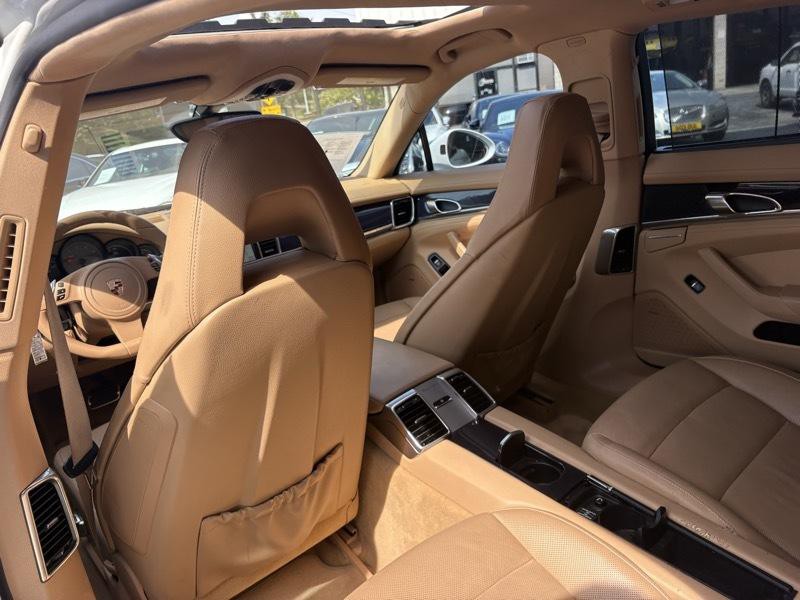 2012 Porsche Panamera Image 28