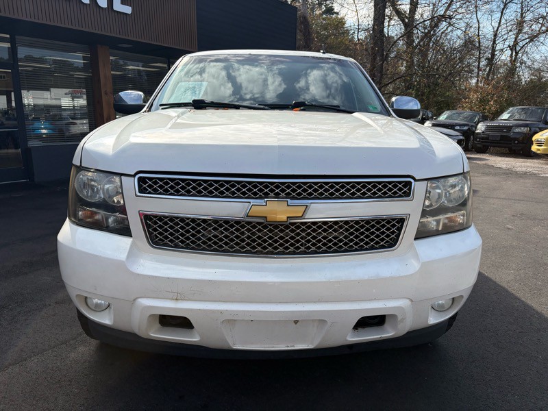 2010 Chevrolet Tahoe Image 2