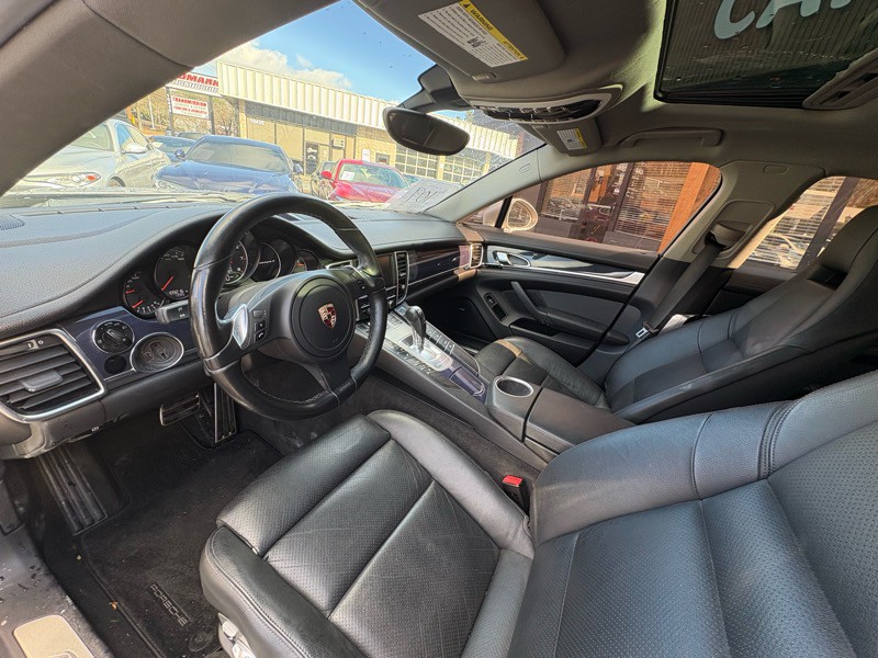 2012 Porsche Panamera Image 10