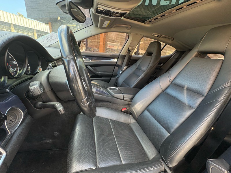 2012 Porsche Panamera Image 11