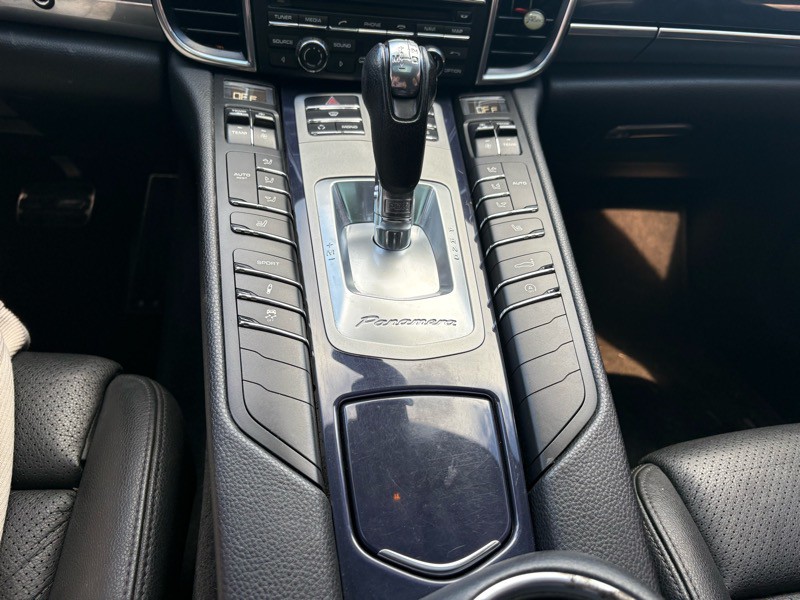 2012 Porsche Panamera Image 18