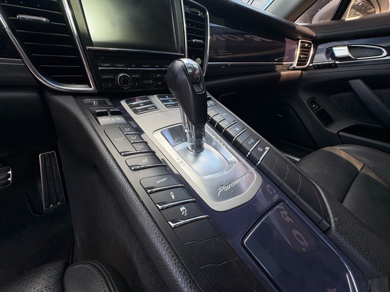 2012 Porsche Panamera Image 19