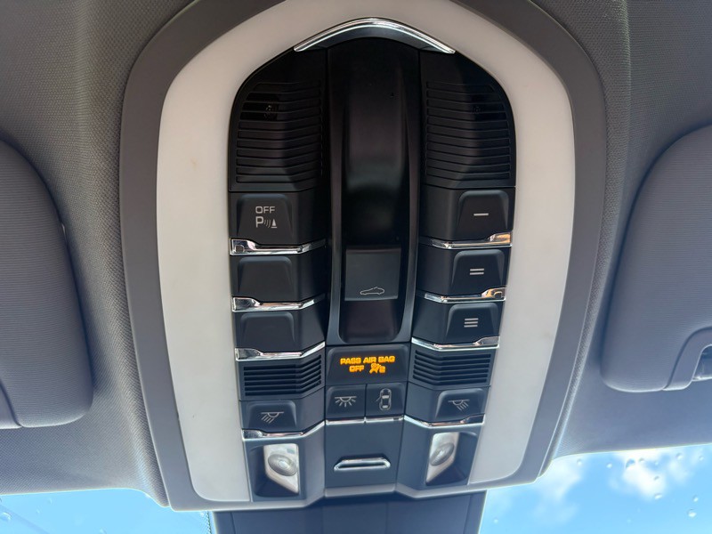 2012 Porsche Panamera Image 20