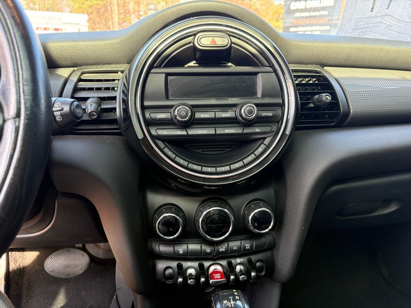 2016 MINI Cooper Image 12