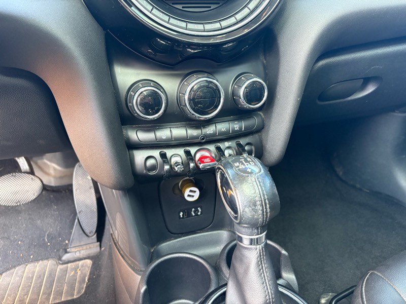 2016 MINI Cooper Image 13