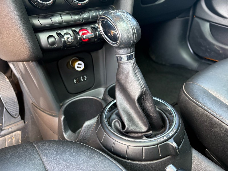 2016 MINI Cooper Image 14