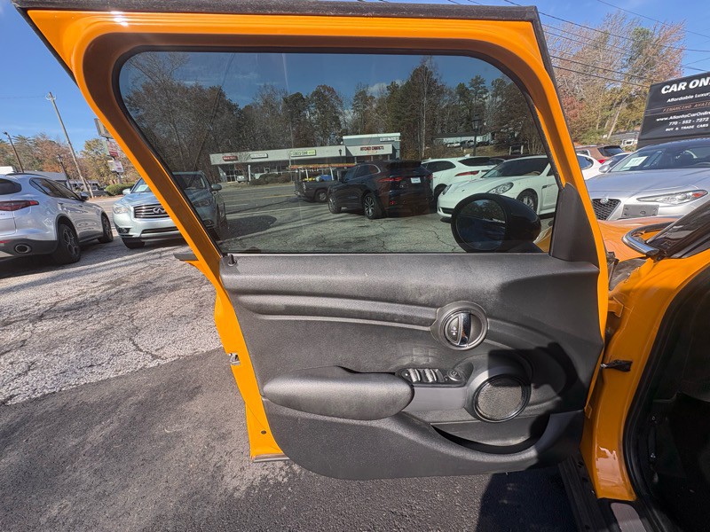 2016 MINI Cooper Image 16