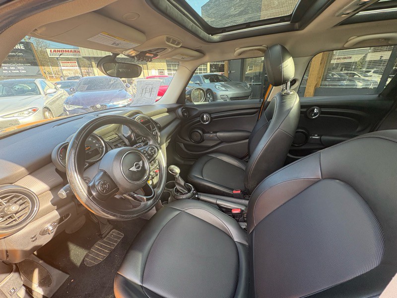 2016 MINI Cooper Image 17
