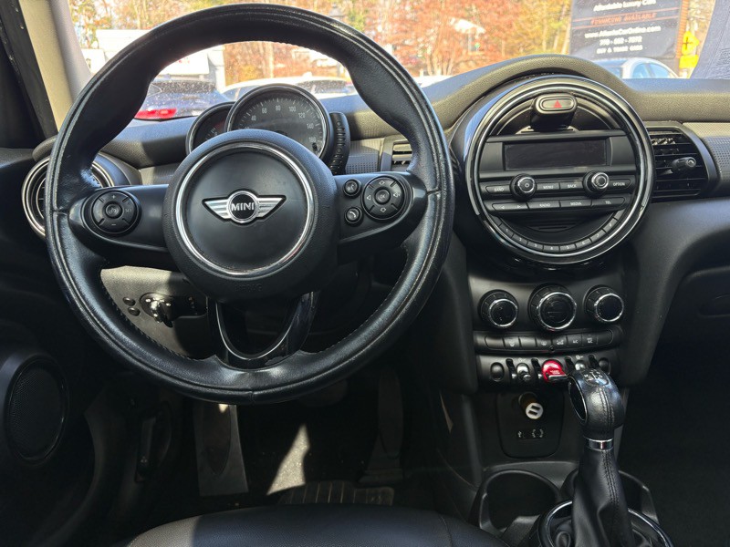 2016 MINI Cooper Image 19