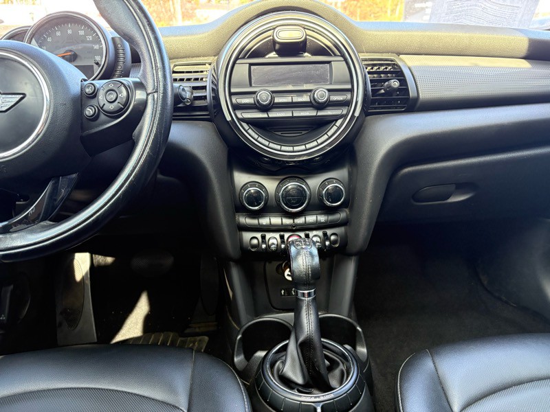 2016 MINI Cooper Image 20