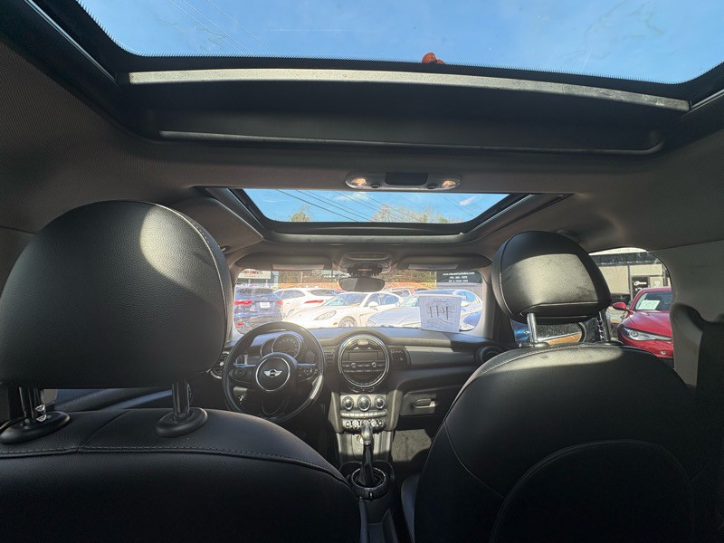 2016 MINI Cooper Image 23