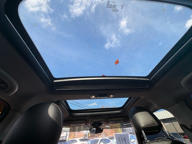 2016 MINI Cooper Image 24