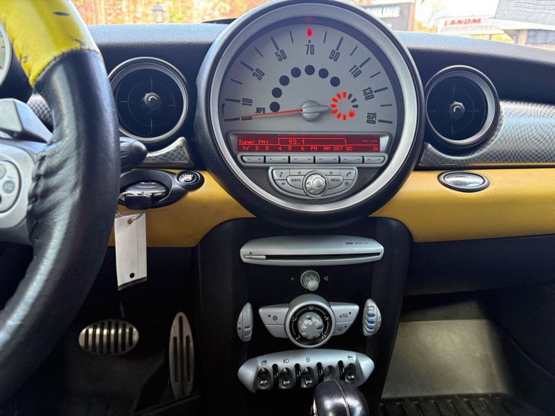 2007 MINI Cooper Image 10