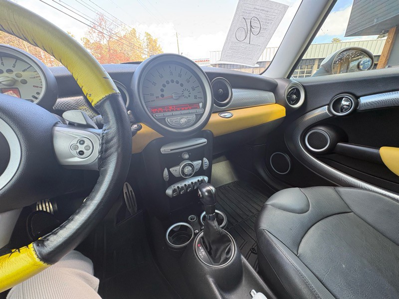 2007 MINI Cooper Image 16