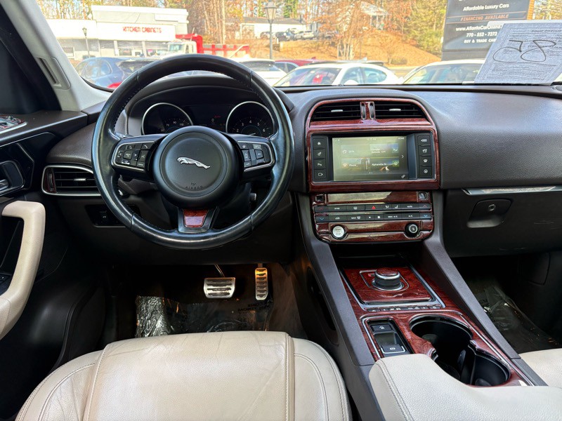 2017 Jaguar F-PACE Image 9