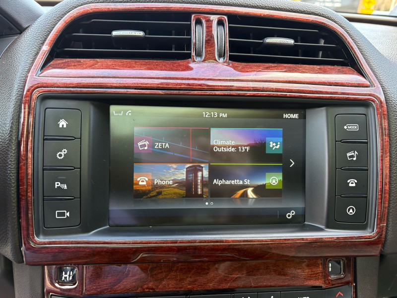 2017 Jaguar F-PACE Image 14