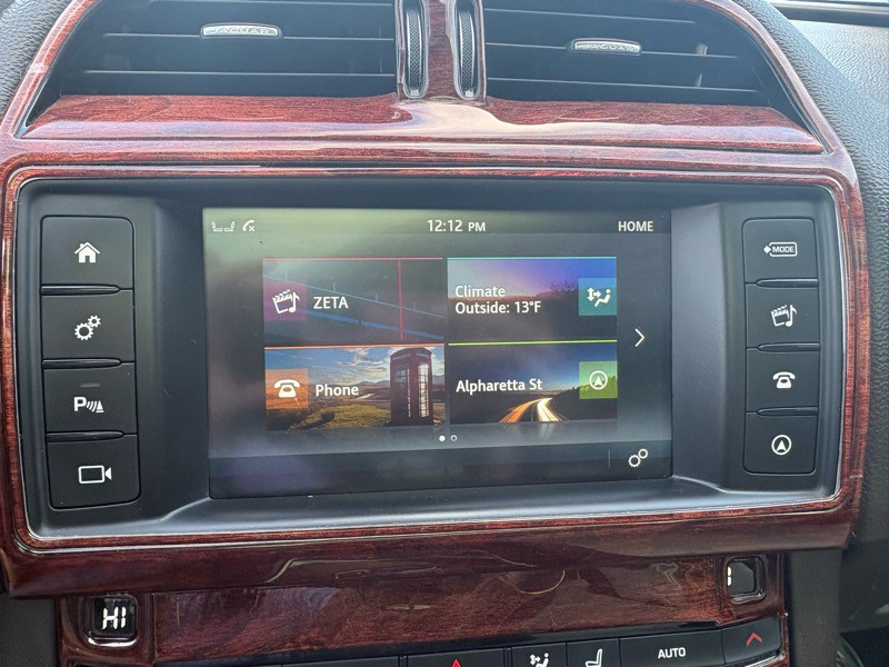 2017 Jaguar F-PACE Image 19