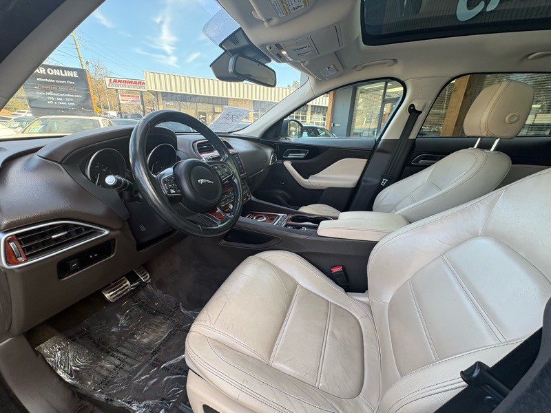 2017 Jaguar F-PACE Image 24