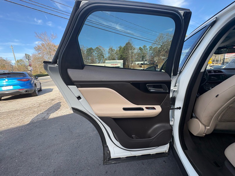 2017 Jaguar F-PACE Image 26