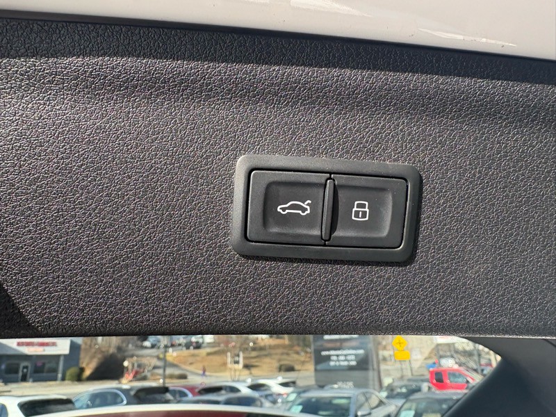 2016 Audi Q3 Image 32