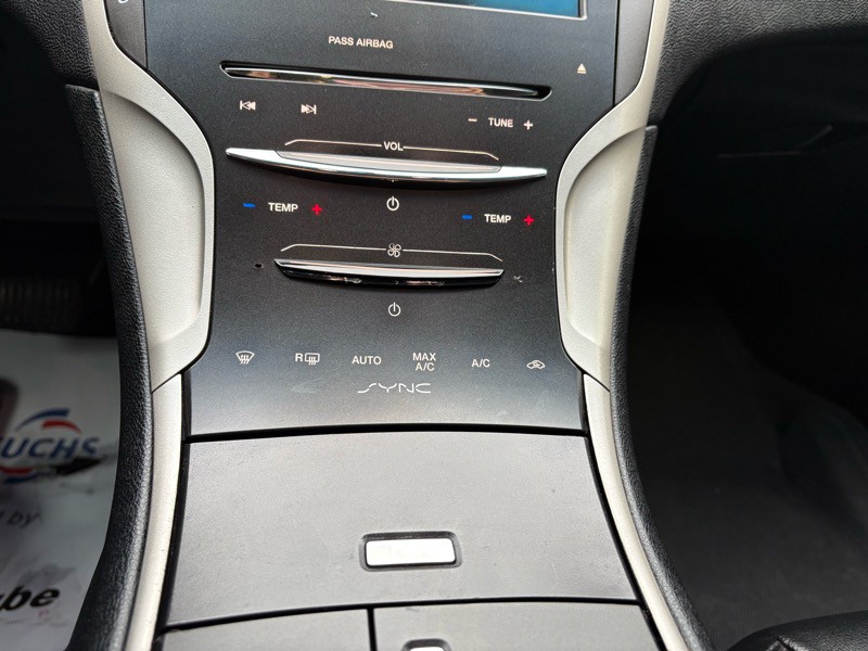 2016 Lincoln MKZ Image 16