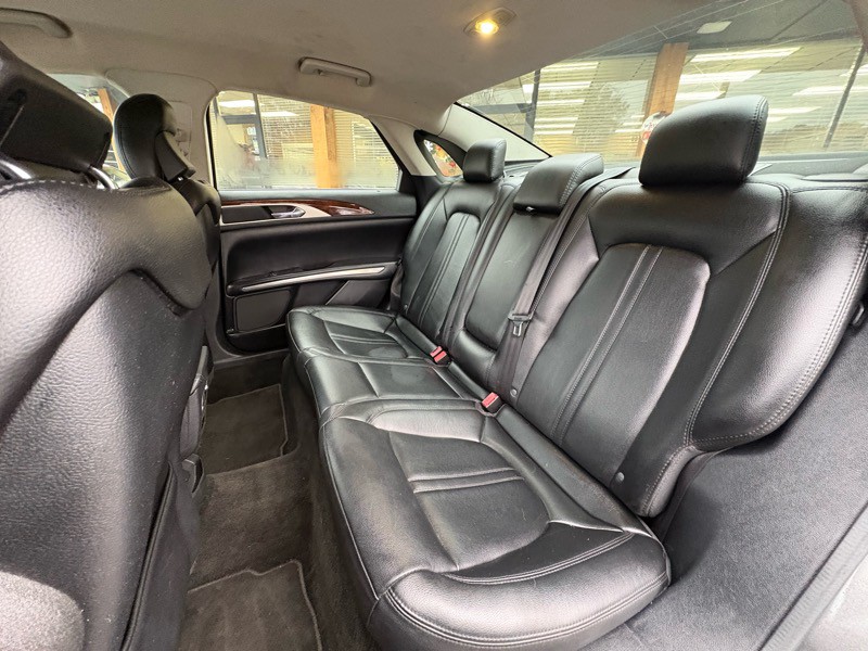 2016 Lincoln MKZ Image 24