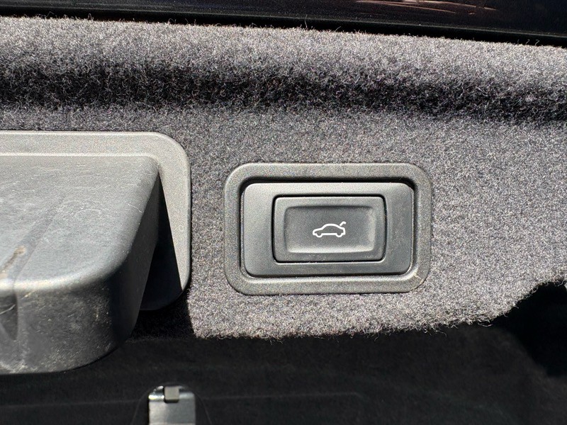 2013 Audi A8 Image 26