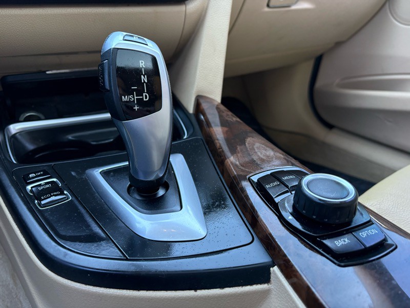 2014 BMW 3 Series Image 16