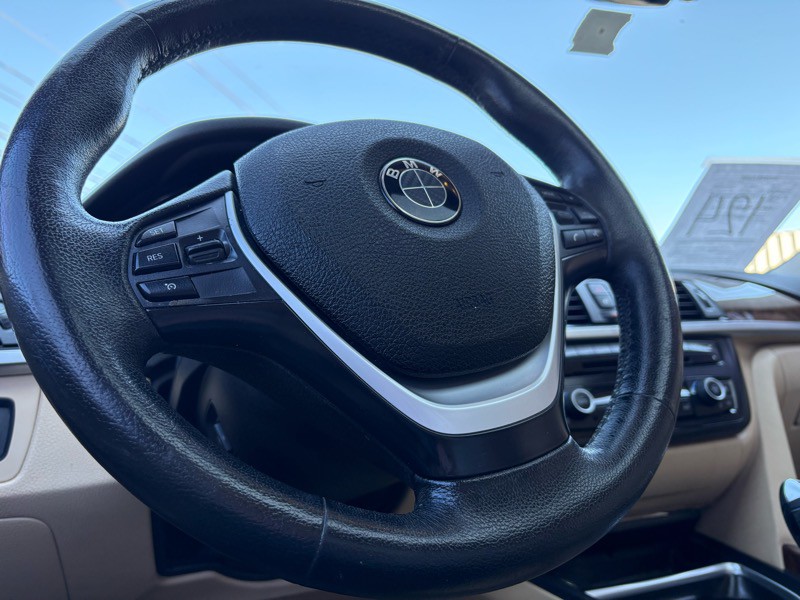 2014 BMW 3 Series Image 17