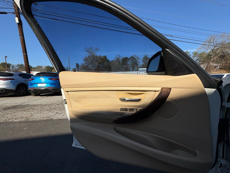 2014 BMW 3 Series Image 19