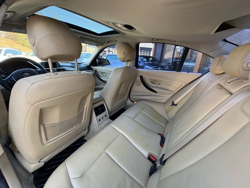 2014 BMW 3 Series Image 25