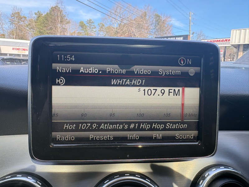 2015 Mercedes-Benz GLA-Class Image 16