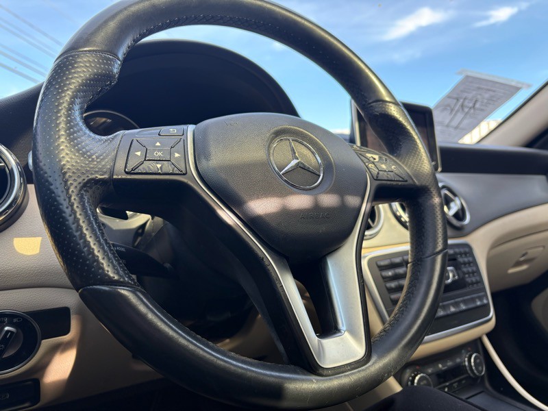 2015 Mercedes-Benz GLA-Class Image 21